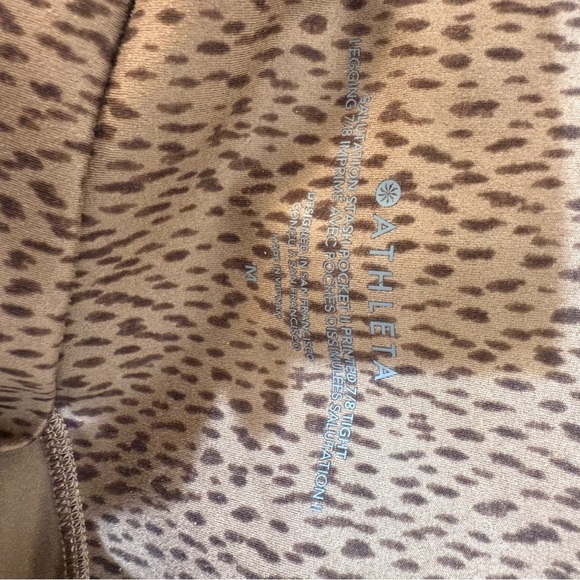 ATHLETA salutation stash pocket Leopard Print 7/8 Leggings - Picture 7 of 9